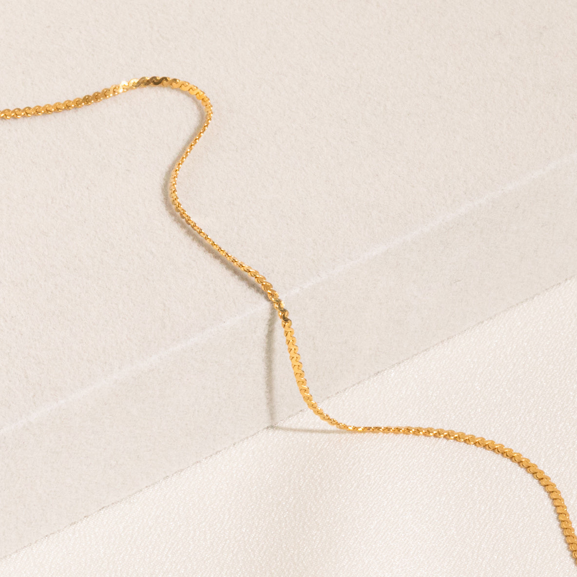 Dainty Serpentine Chain Bracelet