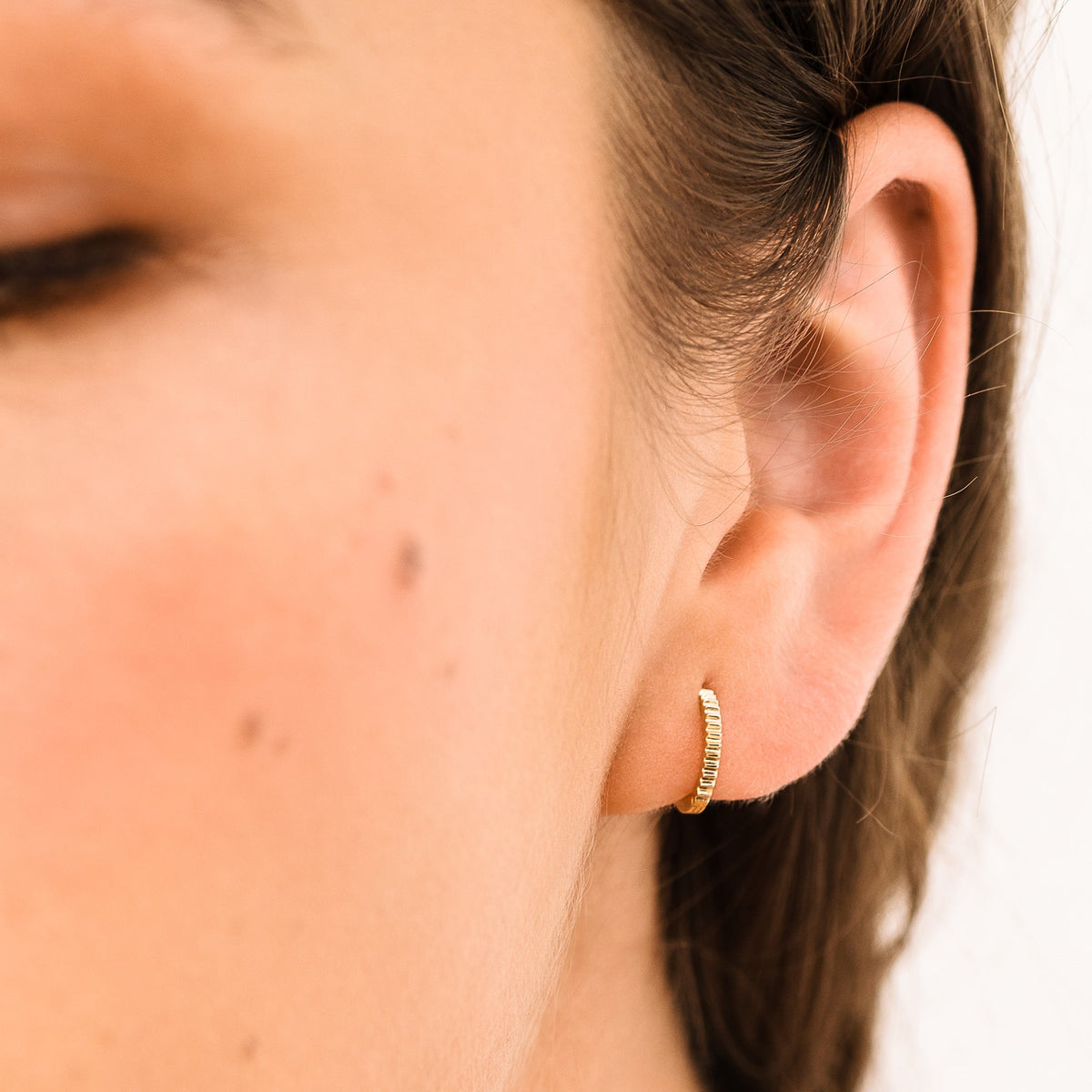 Ribbed Huggie Hoop Earrings - 14k Solid Gold