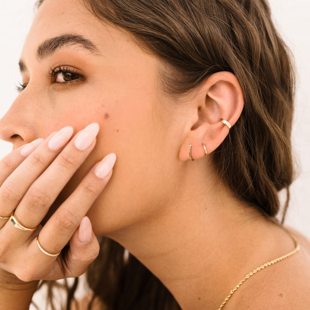 Ribbed Huggie Hoop Earrings - 14k Solid Gold