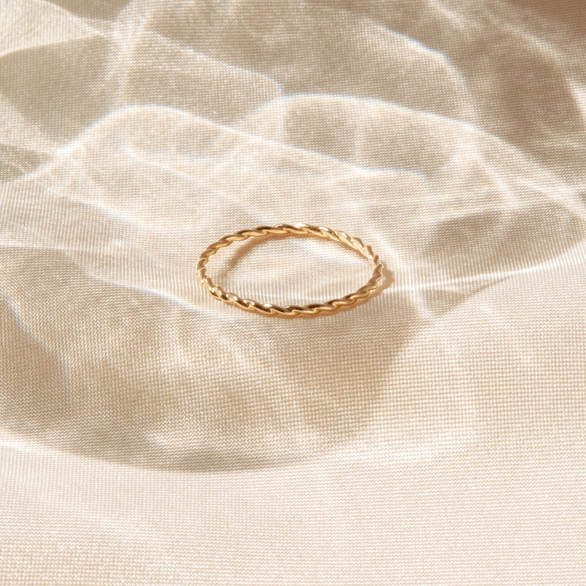 Dainty Twist Ring - 14k Gold