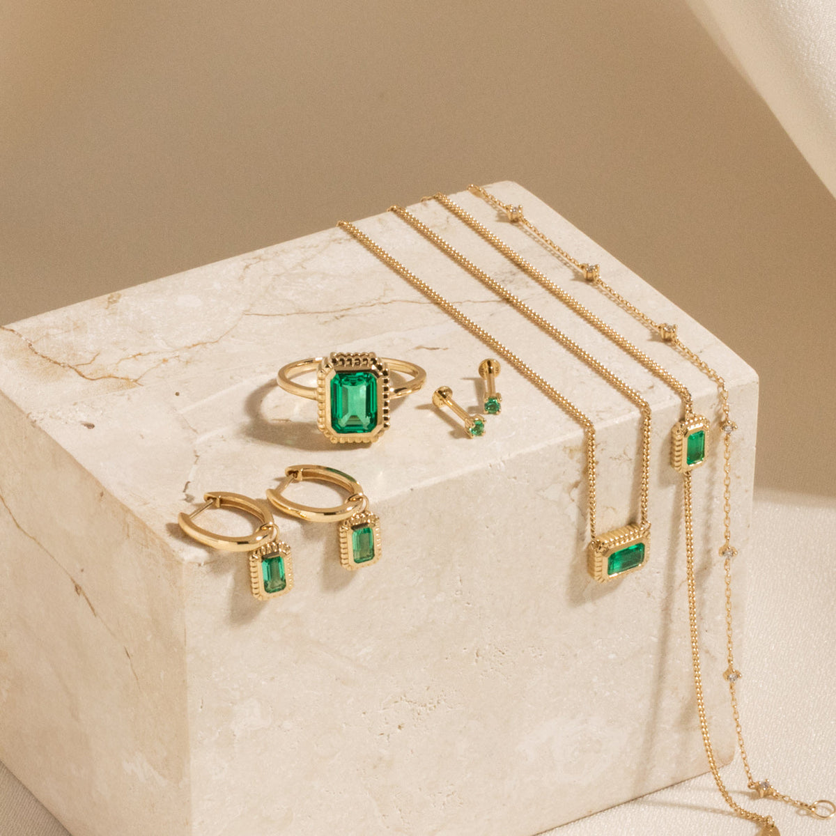 Ribbed Emerald Necklace