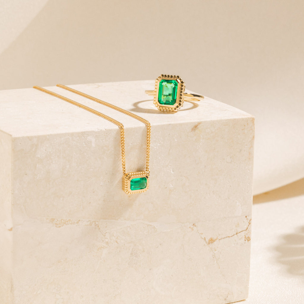 Ribbed Emerald Necklace