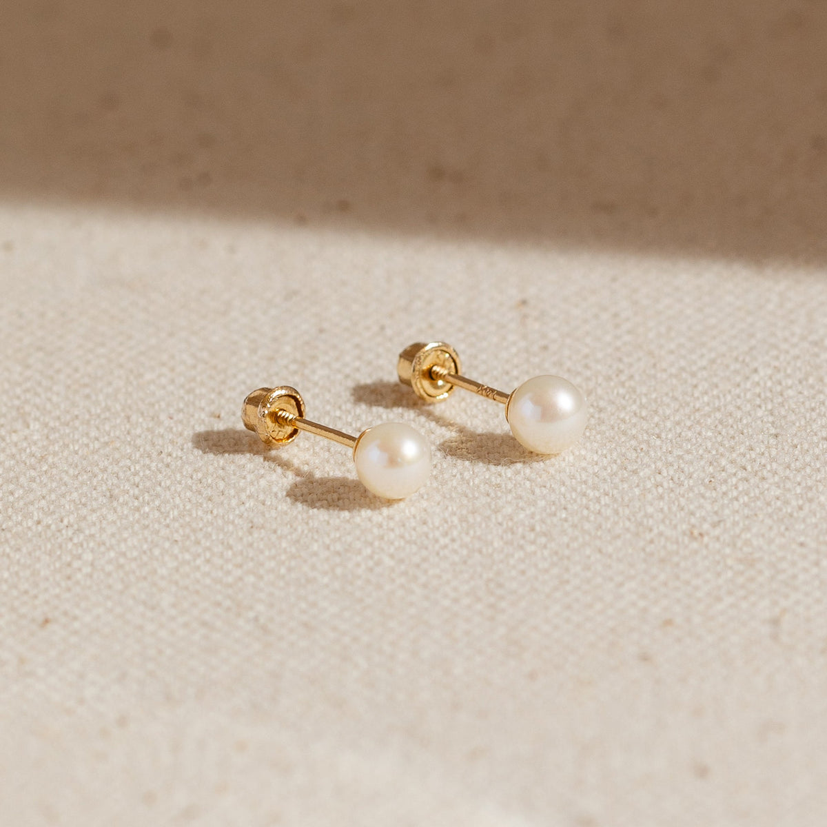Pearl Screwback Stud Earrings