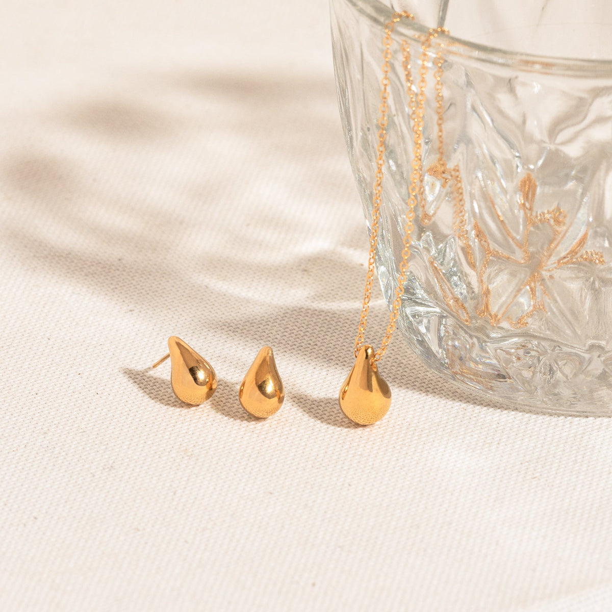 Teardrop Pendant Necklace