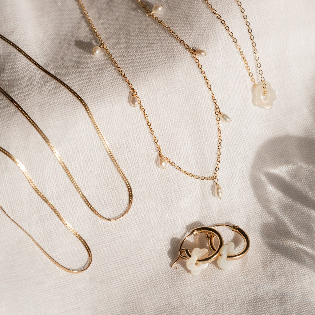 Dangling Pearl Necklace